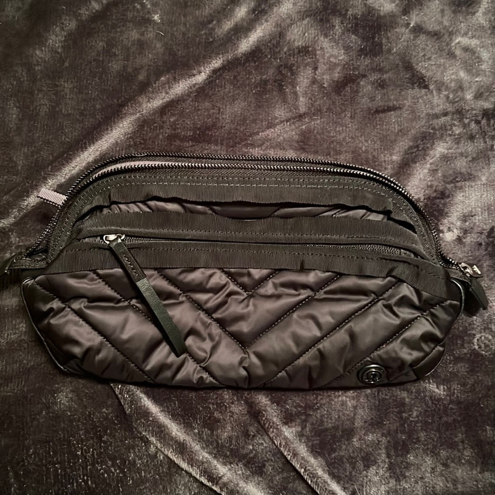Lululemon pouch bag